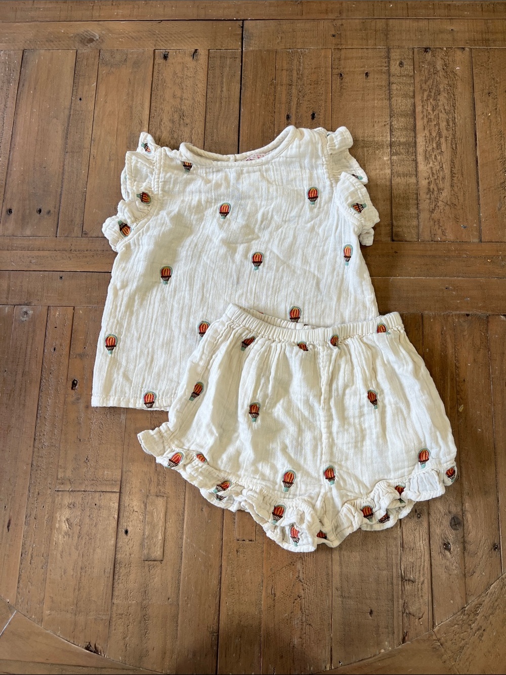 Pink chicken hot air balloon embroidered sleeveless top and short set 8 years